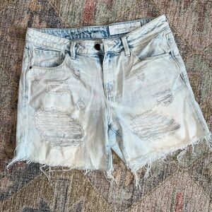 TREASURE & BOND DISTRESSED DENIM SHORTS